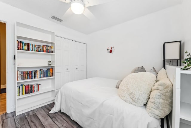 bedroom featuring a closet, ceiling fan, and hardwood / wood-style flooring