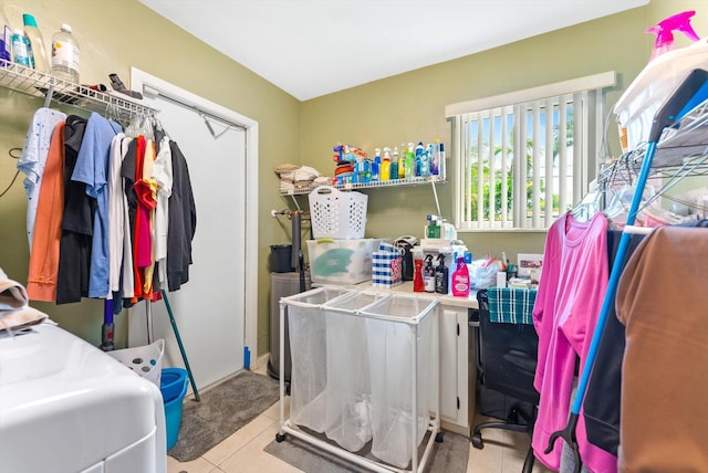 clothes washing area with washer and clothes dryer and light tile patterned floors