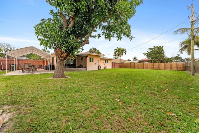 view of yard featuring a patio area