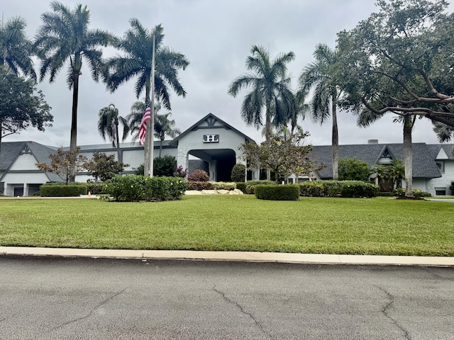 view of front of house with a front yard