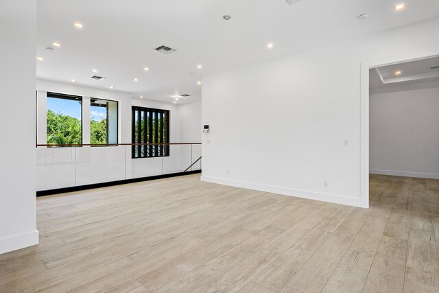 3100 Palm Dr, Delray Beach, FL 33483 - empty room featuring light wood-type flooring, baseboards, visible vents, and recessed lighting