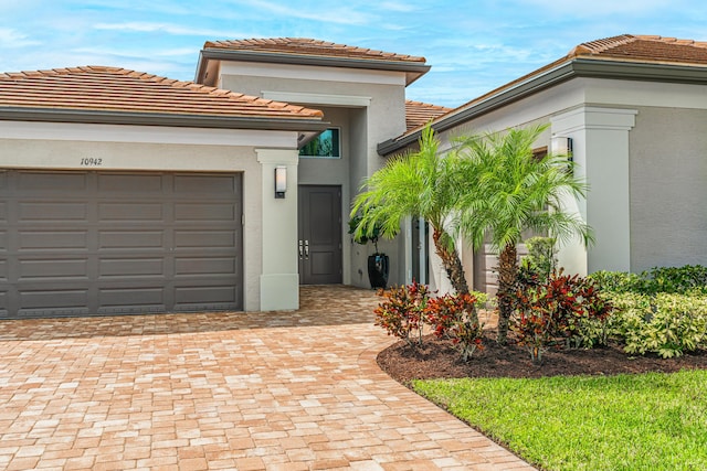 view of front of house featuring a garage