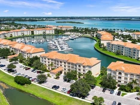 Listing photo 2 for 17 Harbour Isle Dr W Unit 204, Fort Pierce FL 34949