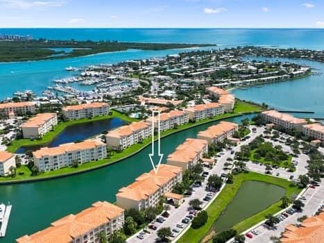 Listing photo 3 for 17 Harbour Isle Dr W Unit 204, Fort Pierce FL 34949