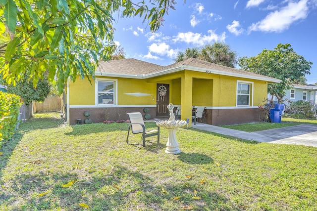 view of front of house with a front lawn