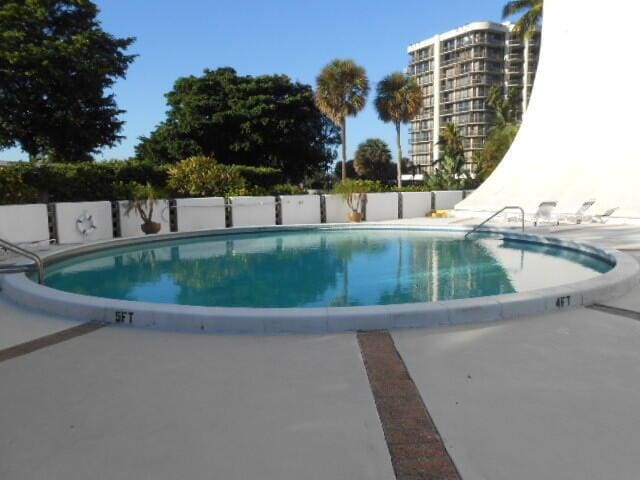 2425 Presidential Way Unit 402, West Palm Beach, FL 33401 - view of community pool