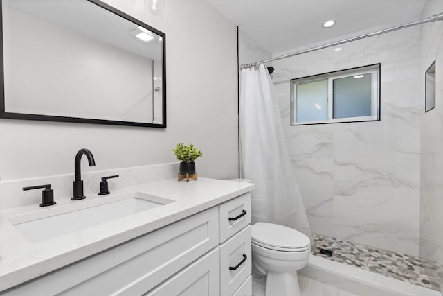 bathroom featuring toilet, a shower with shower curtain, and vanity