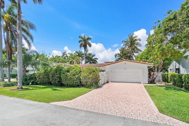 view of front of house featuring a front yard and a garage