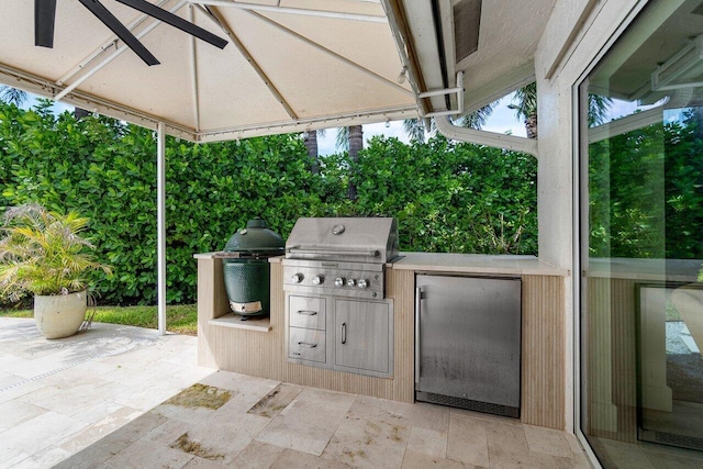 view of patio with an outdoor kitchen and area for grilling