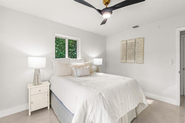 bedroom with ceiling fan