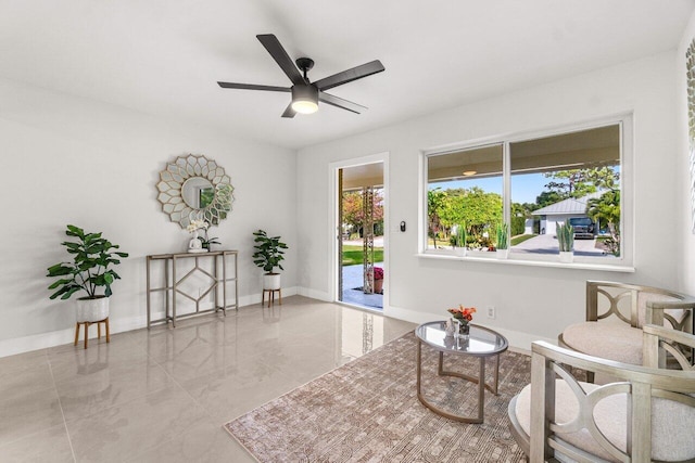 sitting room with ceiling fan