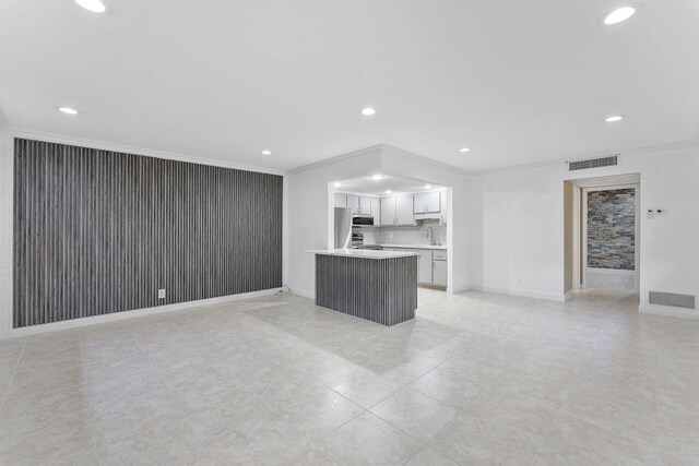 527 Brittany Unit K, Delray Beach, FL 33446 - kitchen with crown molding, stainless steel appliances, and visible vents