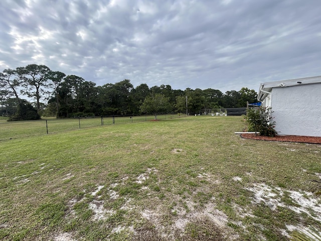 view of yard featuring a rural view