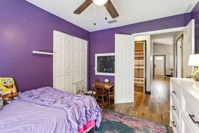 bedroom featuring ceiling fan, dark hardwood / wood-style floors, a closet, and lofted ceiling