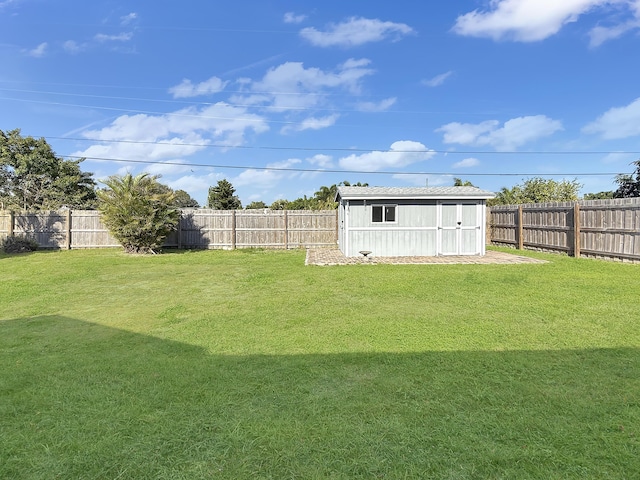 view of yard with a storage unit