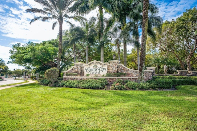 community sign with a lawn