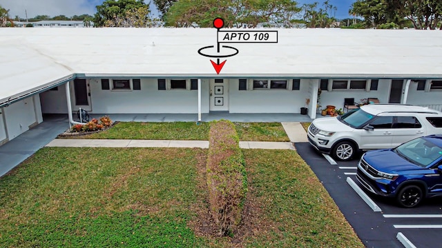 view of front of house featuring a front lawn