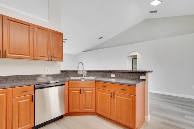 kitchen with sink, vaulted ceiling, dishwasher, light wood-type flooring, and kitchen peninsula