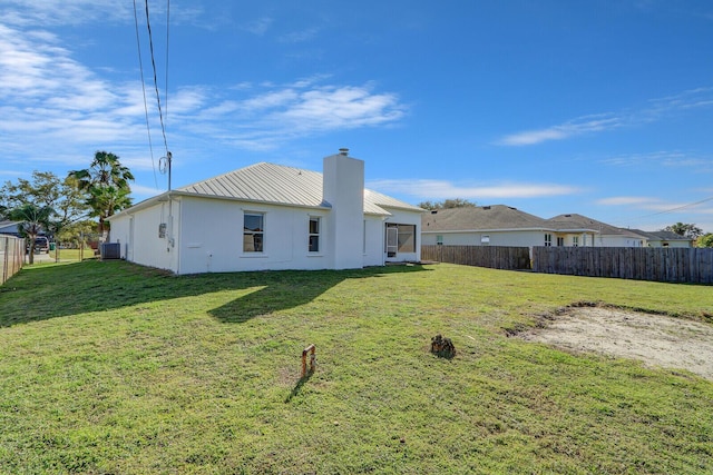 back of house featuring a yard