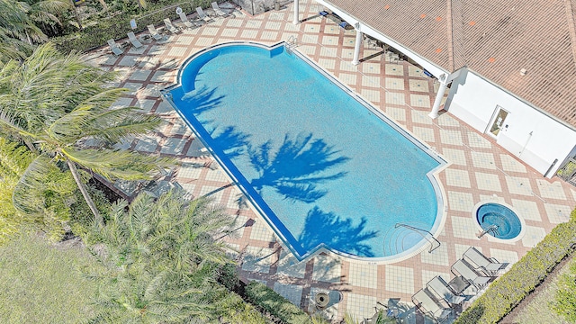 view of swimming pool