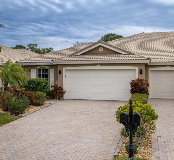 single story home with a garage