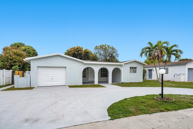 view of front of house featuring a garage and a front yard