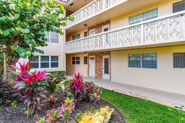 exterior space featuring a balcony