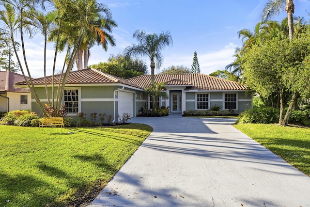 view of front of home featuring a front yard and a garage