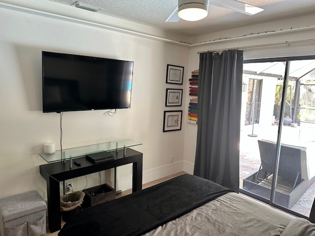 bedroom featuring a textured ceiling and ceiling fan