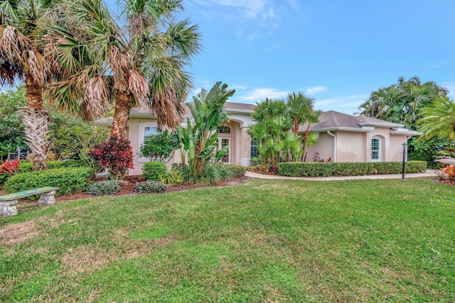 view of front of home featuring a front lawn