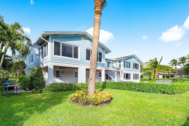 view of front of home featuring a front lawn