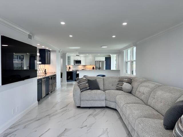 living area featuring visible vents, baseboards, crown molding, and recessed lighting