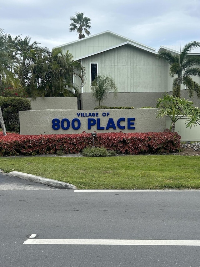 community sign featuring a yard