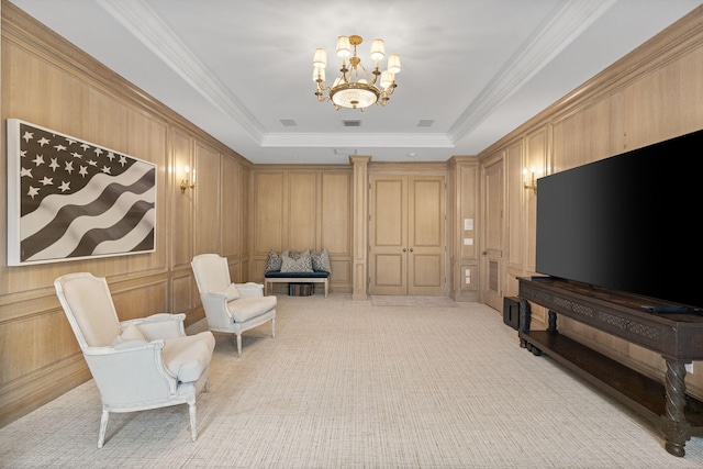 living area featuring light carpet, crown molding, a tray ceiling, and a notable chandelier