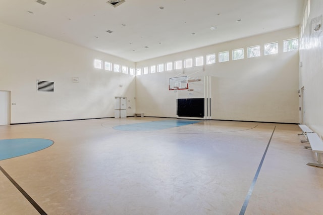 view of sport court featuring a healthy amount of sunlight