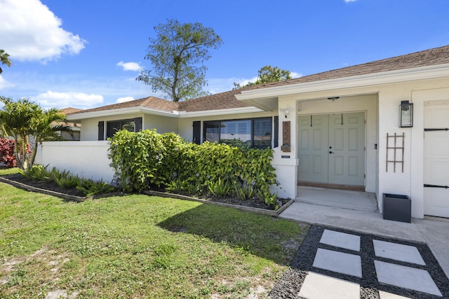 view of front of property with a front yard