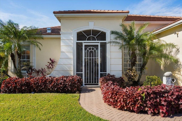 property entrance with a yard