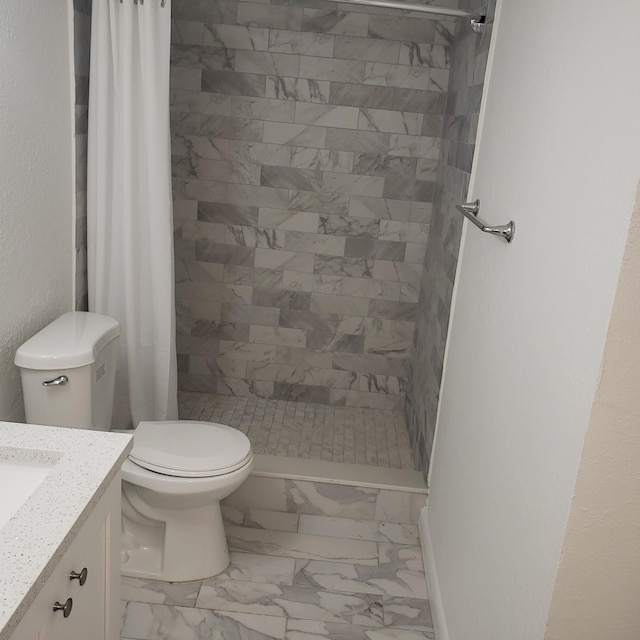 bathroom with a shower with shower curtain, vanity, and toilet