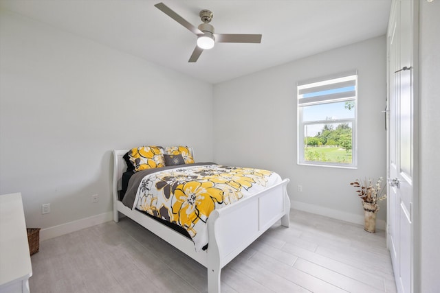 bedroom with ceiling fan