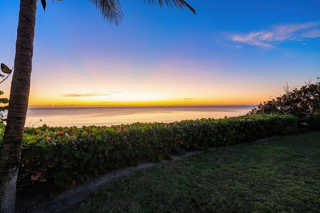 view of yard featuring a water view