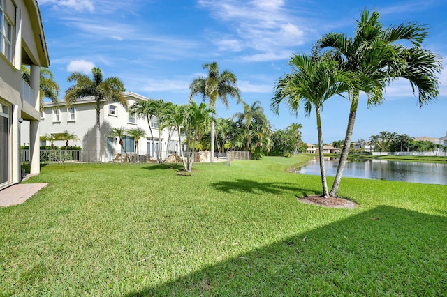 view of yard featuring a water view