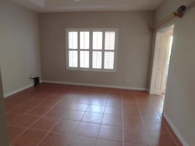 empty room featuring light tile patterned floors