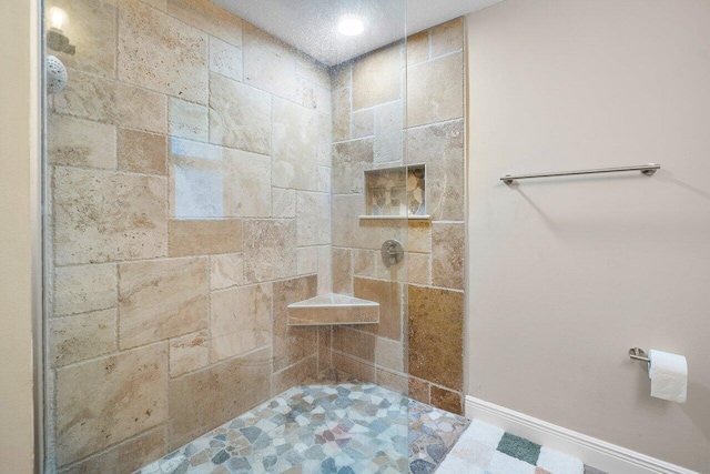 bathroom featuring a tile shower