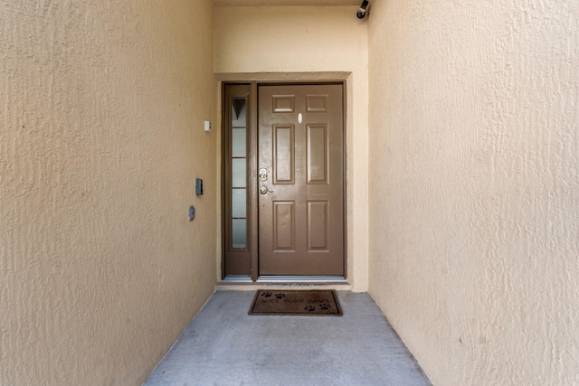 view of exterior entry featuring stucco siding