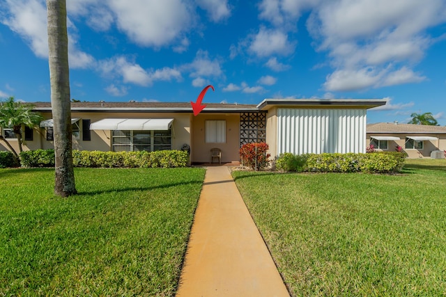 single story home with a front lawn