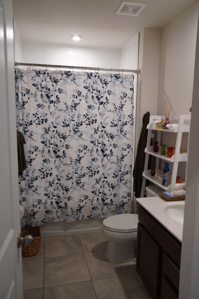 full bathroom with shower / bathtub combination with curtain, tile patterned floors, vanity, and toilet