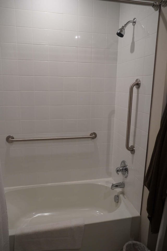 bathroom with shower / tub combo