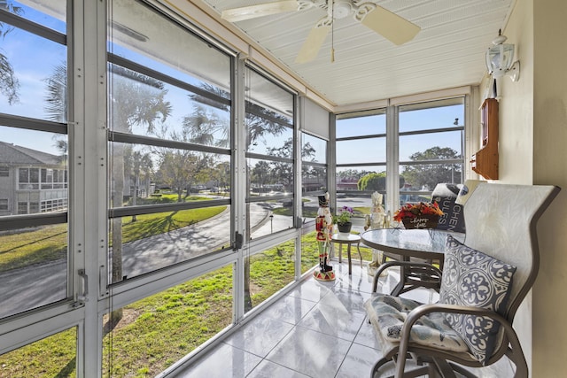 sunroom / solarium with ceiling fan