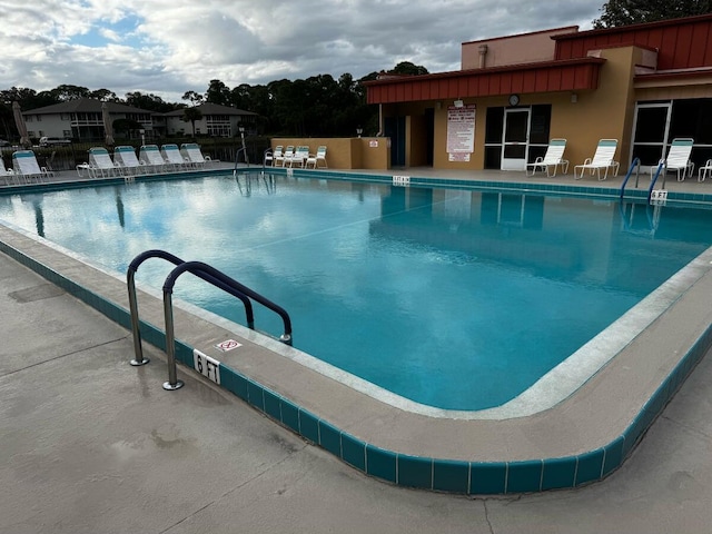 view of swimming pool featuring a patio