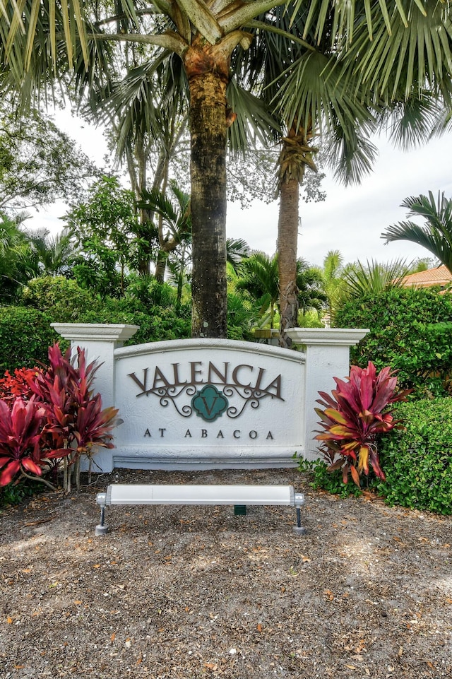 view of community / neighborhood sign